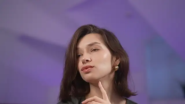 VivianLy  online show from 01.09.25