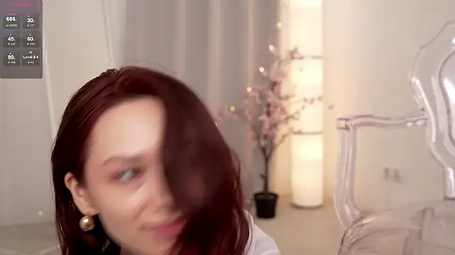 VivianLy  online show from 03.22.25