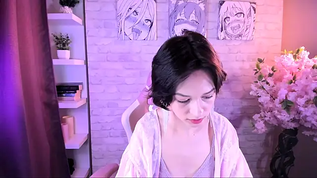 VivianLy  online show from 12.20.25