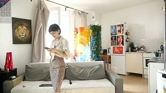 VivianLy  online show from 04.01.26