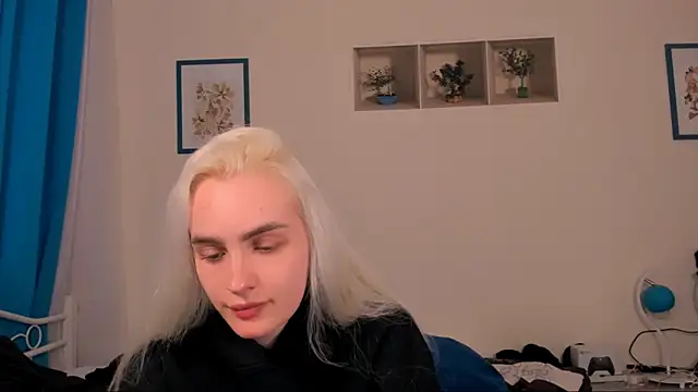 Snapshot of OliviaKisss chatting on 05.19.26 OliviaKisss online show from 05.19.26