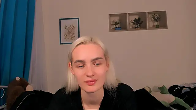 Snapshot of OliviaKisss chatting on 06.16.26 OliviaKisss online show from 06.16.26