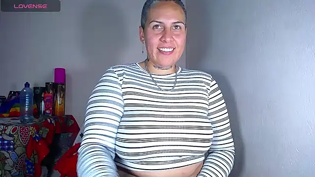 Snapshot of Yessi_rousse chatting on 12.17.24 Yessi rousse online show from 12.17.24