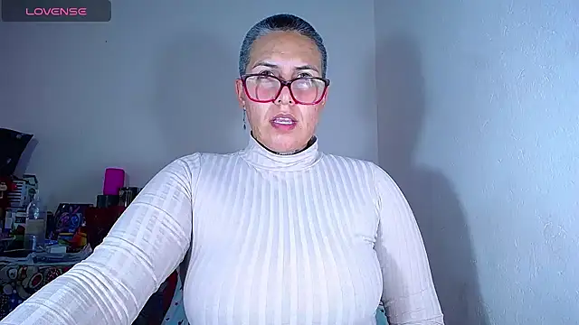 Snapshot of Yessi_rousse chatting on 12.19.24 Yessi rousse online show from 12.19.24