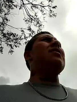 Snapshot of Yessi_rousse chatting on 02.19.25 Yessi rousse online show from 02.19.25