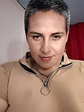 Snapshot of Yessi_rousse chatting on 02.21.25 Yessi rousse online show from 02.21.25