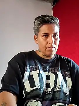 Snapshot of Yessi_rousse chatting on 10.15.25 Yessi rousse online show from 10.15.25