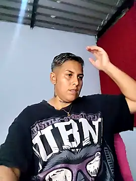 Snapshot of Yessi_rousse chatting on 10.18.25 Yessi rousse online show from 10.18.25