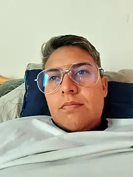 Snapshot of Yessi_rousse chatting on 11.04.25 Yessi rousse online show from 11.04.25