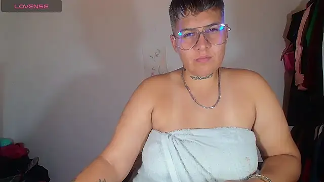 Snapshot of Yessi_rousse chatting on 11.08.25 Yessi rousse online show from 11.08.25