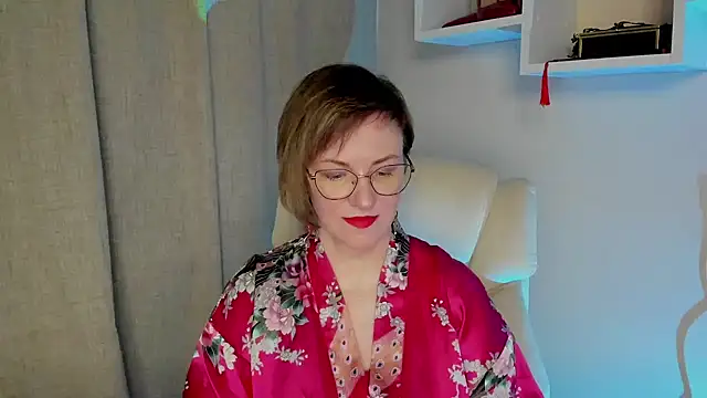 Snapshot of feliziaDesire chatting on 05.16.26 feliziaDesire online show from 05.16.26