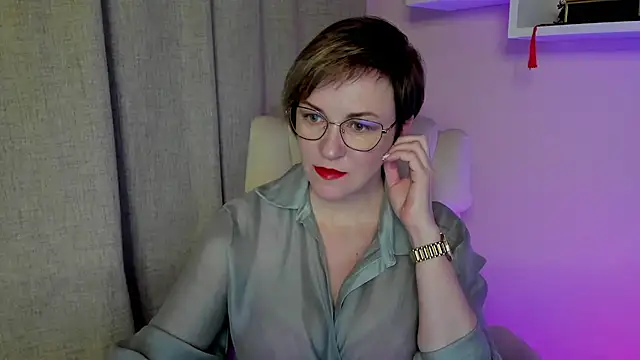 Snapshot of feliziaDesire chatting on 05.23.26 feliziaDesire online show from 05.23.26