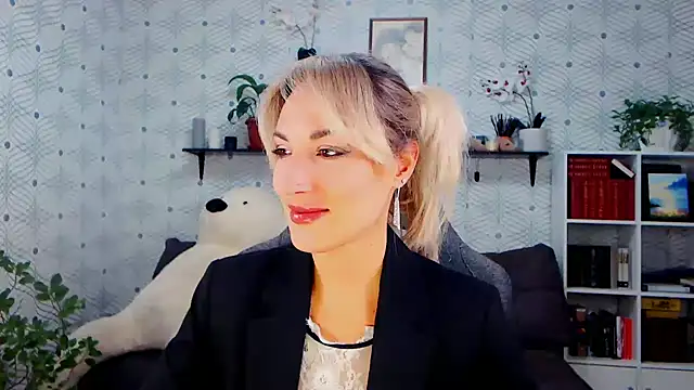 MillaXQueen online show from 10.14.25