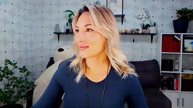 MillaXQueen online show from 11.16.25