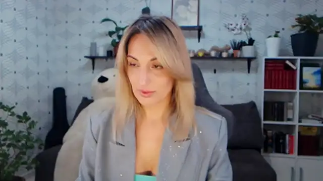 MillaXQueen online show from 02.11.26