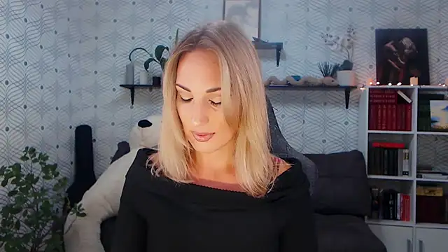MillaXQueen online show from 07.12.26