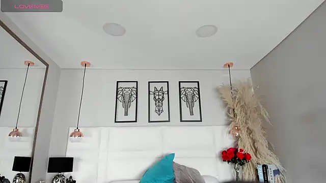 Rebeca jones online show from 11.10.25