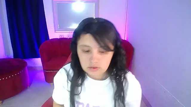 Snapshot of nathaly_low1 chatting on 06.25.26 nathaly low1 online show from 06.25.26
