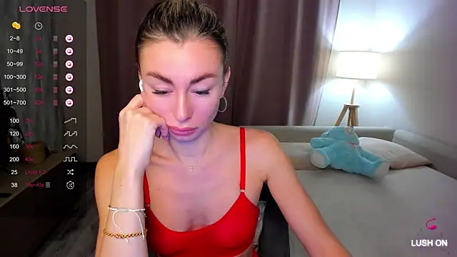 Snapshot of DannaEvan chatting on 01.12.25 DannaEvan online show from 01.12.25