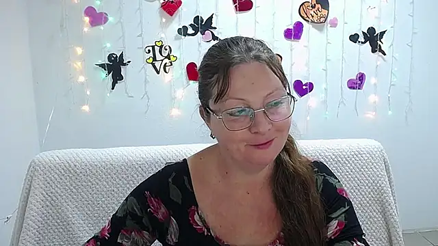 VanessaHotts online show from 02.21.25