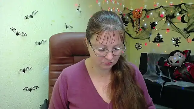 VanessaHotts online show from 10.31.25