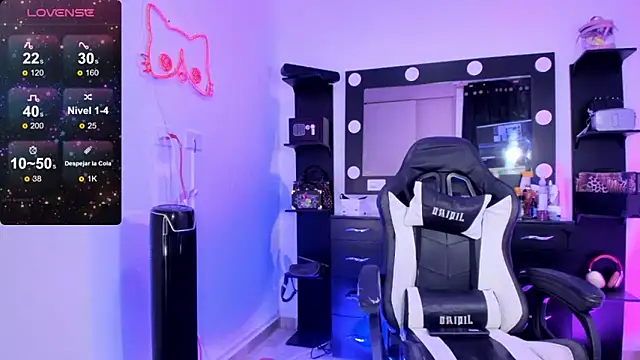 Snapshot of miss_kitty chatting on 01.24.25 miss kitty online show from 01.24.25