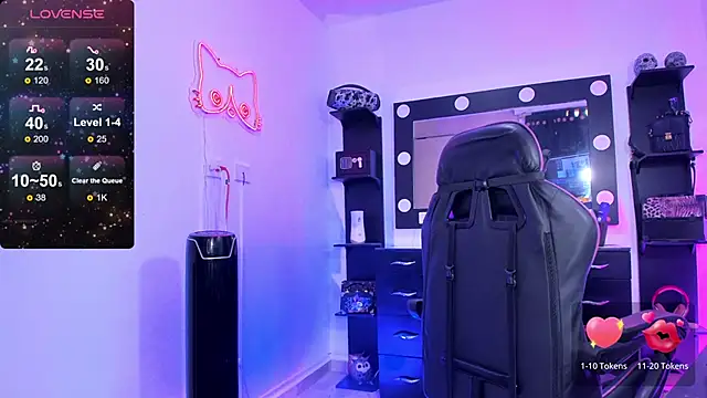 Snapshot of miss_kitty chatting on 10.31.25 miss kitty online show from 10.31.25