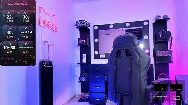 Snapshot of miss_kitty chatting on 11.23.25 miss kitty online show from 11.23.25