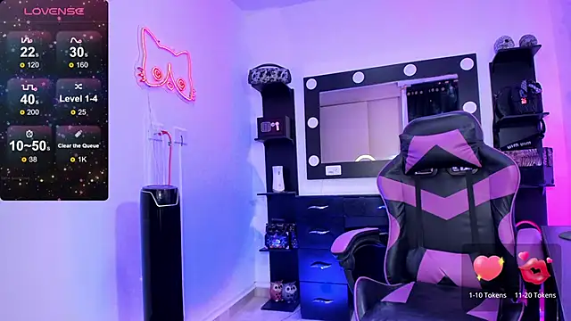 Snapshot of miss_kitty chatting on 11.29.25 miss kitty online show from 11.29.25