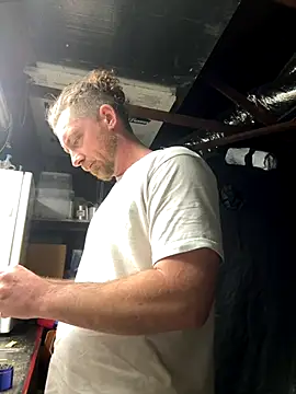 Snapshot of mandjpuff2 chatting on 12.08.24 mandjpuff2 online show from 12.08.24