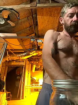 Snapshot of mandjpuff2 chatting on 09.10.25 mandjpuff2 online show from 09.10.25