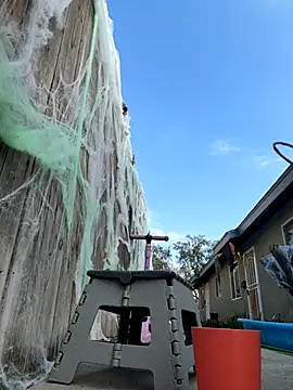 Snapshot of mandjpuff2 chatting on 09.30.25 mandjpuff2 online show from 09.30.25