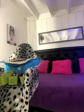 lonely shewolf online show from 12.04.25