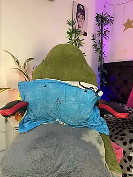 Snapshot of lonely_shewolf chatting on 02.20.26 lonely shewolf online show from 02.20.26