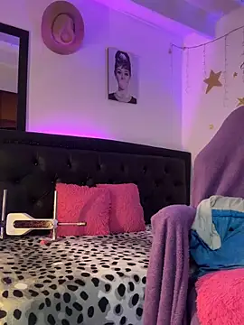 Snapshot of lonely_shewolf chatting on 02.21.26 lonely shewolf online show from 02.21.26