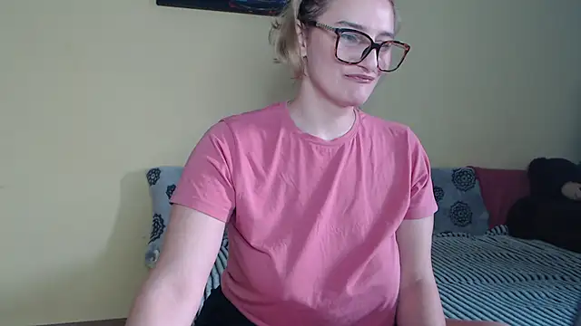 Snapshot of alicesweet21 chatting on 01.28.25 alicesweet21 online show from 01.28.25