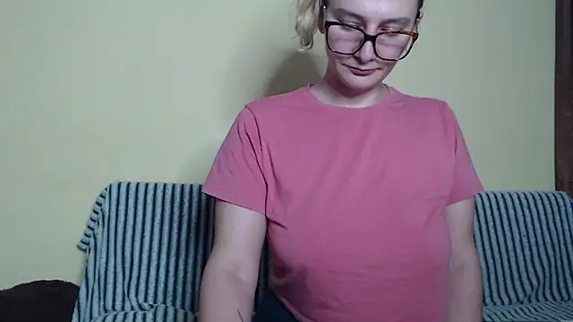 Snapshot of alicesweet21 chatting on 02.07.25 alicesweet21 online show from 02.07.25