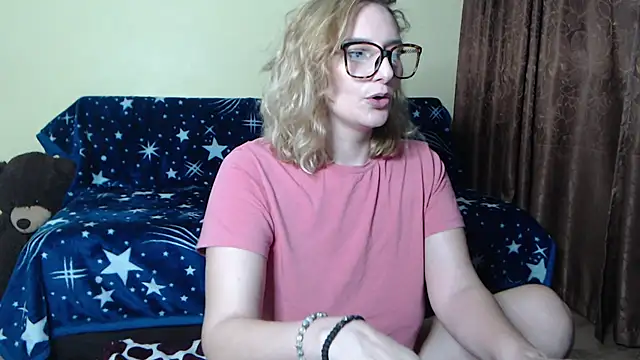 Snapshot of alicesweet21 chatting on 02.23.25 alicesweet21 online show from 02.23.25