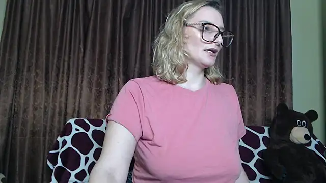 Snapshot of alicesweet21 chatting on 03.04.25 alicesweet21 online show from 03.04.25