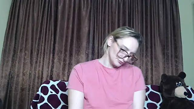 Snapshot of alicesweet21 chatting on 03.04.25 alicesweet21 online show from 03.04.25