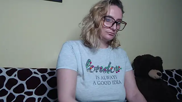 Snapshot of alicesweet21 chatting on 03.18.25 alicesweet21 online show from 03.18.25