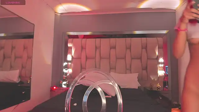 Emmily Savage online show from 02.07.25