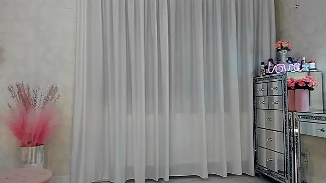 Snapshot of SeductiveButterfly chatting on 04.29.26 SeductiveButterfly online show from 04.29.26
