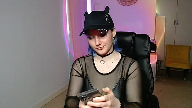 Crystal-dreamt online show from 11.05.25