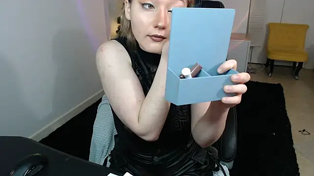 Crystal-dreamt online show from 12.03.25