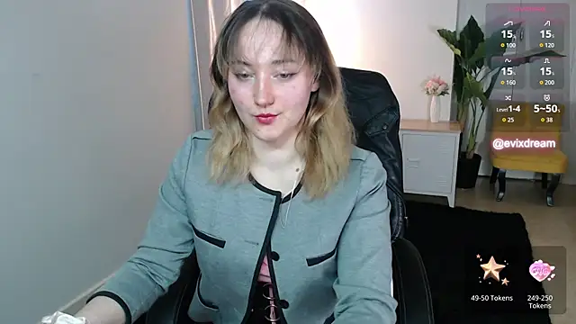 Snapshot of Crystal-dreamt chatting on 05.02.26 Crystal-dreamt online show from 05.02.26