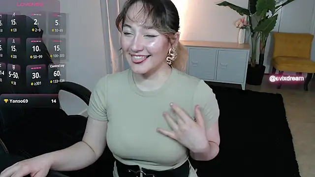 Snapshot of Crystal-dreamt chatting on 05.19.26 Crystal-dreamt online show from 05.19.26