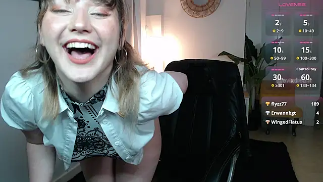 Snapshot of Crystal-dreamt chatting on 06.30.26 Crystal-dreamt online show from 06.30.26