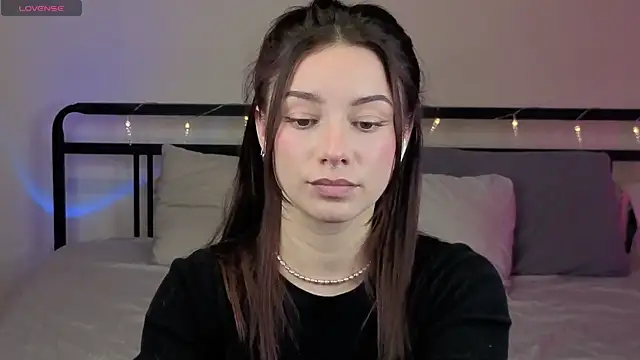 sinthiaroze online show from 10.27.25