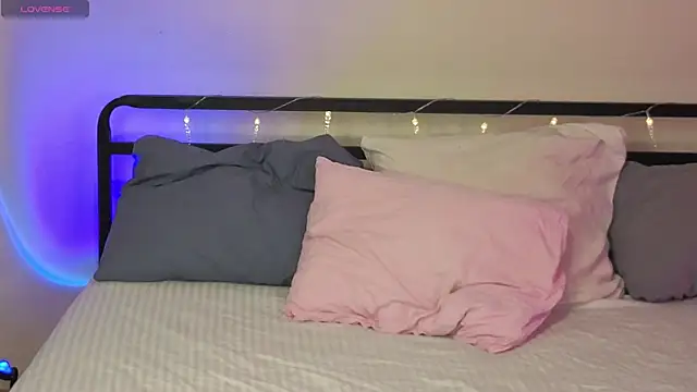 sinthiaroze online show from 11.22.25